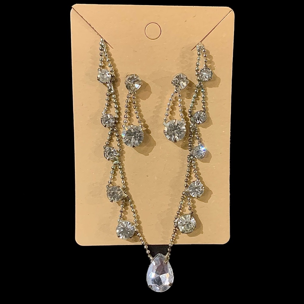 Claire’s Clear Crystal Necklace w/ Matching Earrings